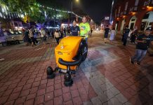 மலாக்காவில் சுற்றுலாப் பயணிகள் அதிகம் கூடும் இடங்களை சுத்தம் செய்ய பேட்டரியில் இயங்கும் ரோபோ அறிமுகம்