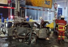 சுங்க சாவடியில் கார் மோதி தீ பிடித்ததில் வாகனமோட்டி உயிரிழந்தார்