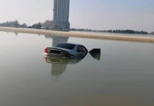 Lupa tarik brek tangan-Kereta ditenggelami air laut