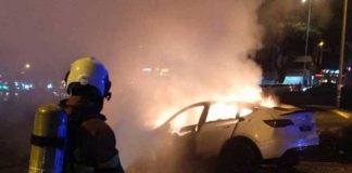 பூச்சோங்கில் திடீரென தீப்பிடித்து எரிந்த டெஸ்லா கார்!