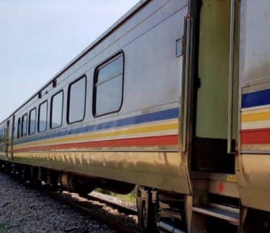 Ekspres Rakyat Timuran (ERT)இல் மோதிய 14 மாடுகள்; காயமின்றி தப்பிய 336 பயணிகள்