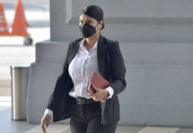 பொதுமக்களுக்கு இடையூறு விளைவித்ததாக இன்ஸ்பெக்டர் ஷீலா மீது குற்றச்சாட்டு