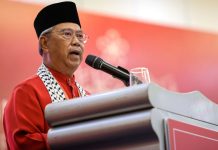 மனைவி அனுமதி வழங்கியதால் மீண்டும் ஒரு முறை பெர்சத்து தலைவராக இருக்கிறேன்: முஹிடின்