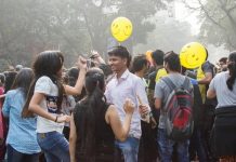 Happy Street:பெண்கள் அரைகுறை ஆடையுடன் கலந்துகொண்டு எந்த ஆணுடனும் ஆடலாம்