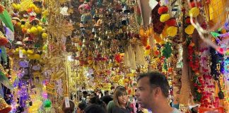 சிங்கையில் தீபாவளி! களை கட்டுகிறது லிட்டில் இந்தியா!