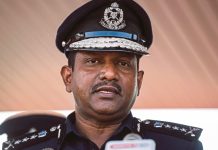 Tiga polis peras, larikan wartawan sambilan ditahan kerja