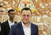 அமைச்சரவை மாற்றம்- சிவகுமாருக்கு பதிலாக ஸ்டீவன் சிம் மனிதவளத்துறை அமைச்சராக நியமனம்