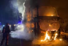 Bas Ekspres Terbakar Dalam Perjalanan