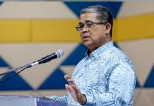 இந்தியர்கள் விசுவாசமாக இல்லை என்று கூறிய துன் மகாதீரை சாடிய ஒருமைப்பாட்டு அமைச்சர்