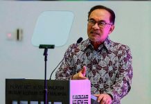 பொருளாதாரம் முழுமையாக மீட்கப்படும் வரை சம்பளம் வாங்குவதில்லை என்ற முடிவில் அன்வார் உறுதியாக இருக்கிறார்