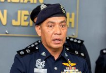 அண்டை நாட்டிற்கு சமையல் எண்ணெய் மற்றும் சர்க்கரையை கடத்த முயன்ற இருவர் கைது