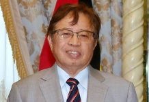 புதிய சரவாக் கவர்னரை நியமிப்பது மாமன்னரின் தனி உரிமை என்கிறார் அபாங் ஜோ