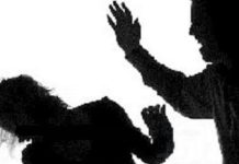 வயதான பக்கத்து வீட்டுக்காரரை தாக்கியதாக 26 வயது இளைஞர் கைது