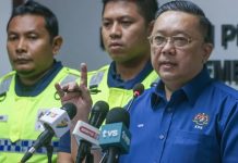 முறையான பணி அனுமதியின்றி பாதுகாப்புக் காவலர்களாகப் பணிபுரிந்ததாக 10 வெளிநாட்டினர் கைது