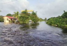 கட்டுப்பாட்டை இழந்த மோட்டார் சைக்கிள் வெள்ளத்தில் விழுந்ததில், ஆடவர் ஒருவர் நீரில் மூழ்கி உயிரிழந்ததாக அஞ்சப்படுகிறது