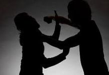 Isteri dibelasah kerana tutup pintu dengan kuat