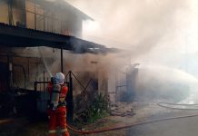 சிரம்பானிலுள்ள குடியிருப்பு பகுதியில் இன்று காலை தீ விபத்து; மூன்று வீடுகள் தீயில் எரிந்து நாசம்