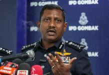 சாலை தடுப்பில் ரொக்கத்துடன் பிடிபட்ட 10 போலீஸ்காரர்கள் நிர்வாக பணிக்கு மாற்றம்