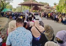 Kemasukan percuma – Pengunjung Zoo Melaka sanggup beratur lama