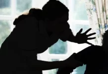 Pukul ibu hingga luka, gigi gugur