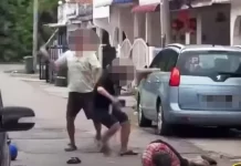 Pukul ibu, anak saudara guna penyapu