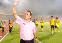 நாட்டின் மிகவும் மரியாதைக்குரிய கால்பந்து பயிற்சியாளர்களில் ஒருவரான அஸ்ராய் கோர் அப்துல்லா காலமானார்