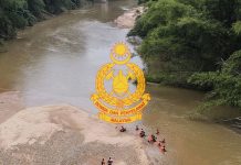 தண்ணீர் பெருக்கெடுத்து ஓடிய விபத்தில் 3 குழந்தைகள் உட்பட 4 பேரை காணவில்லை