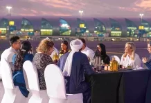 உலகில் முதல் முறையாக துபாய் சர்வதேச விமான நிலைய ஓடுபாதையில் இப்தார் நிகழ்ச்சி: ஊழியர்கள் உற்சாகத்துடன் பங்கேற்பு