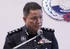 Polis rampas pistol warga emas