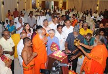 இந்து கலைக்களஞ்சியங்களை இலவசமாக தமிழ்ப்பள்ளிகளும் ஆலயங்களும் வழங்கும் விழா: 50,000 ரிங்கிட்டை சிவகுமார் வழங்கினார்