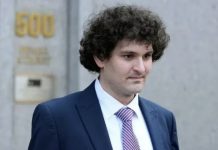 அமெரிக்காவையே அதிர வைத்த நிதி மோசடி; கிரிப்டோ கிங் பேங்க்மேன் ஃபிரைடுக்கு 25 ஆண்டுகள் சிறை