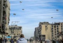 விமானம் மூலம் வீசப்பட்ட உணவு பொட்டலம்.. மக்கள் தலைமீது விழுந்து காசாவில் 5 பேர் பரிதாப பலி