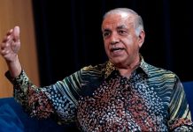 காலுறை பிரச்சினையில் அரசியல் ஆதாயம் தேடாதீர்