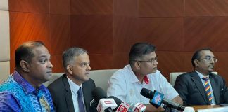 எதிர்க்கட்சிகளுக்கு தீனி போடலாமா? ரவீந்திரன் நாயர் சாடல்
