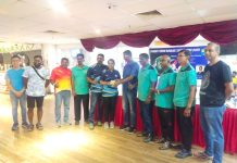 இளைஞர்களை போவ்லிங் விளையாட்டில் ஈடுபடுத்துக