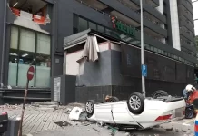 Kereta terjunam dari parkir bangunan