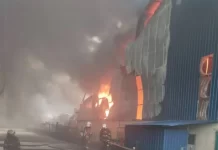 சுங்கை பூலோவில் ஏற்பட்ட தீ விபத்தில் 5 தொழிற்சாலைகள் எரிந்து நாசம்