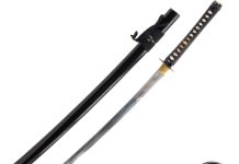 சாமுராய் வாள்களை வைத்திருந்த ஆடவர் கைது