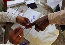 ஓட்டுப்போடுவதற்காக அரபு நாட்டில் இருந்து 10 பேர் கேரளம் வந்தனர்