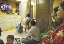 முகம் சுழிக்கவைக்கும் காட்சிகள் தேவையா? சீரியலுக்கு எதிராக சீறும் ரசிகர்கள்!