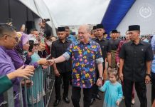 ஜோகூர் இஸ்தானா பெசாரில் நடந்த திறந்த இல்ல உபசரிப்பில் கலந்துகொண்ட பேரரசர் தம்பதியினர்