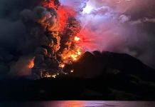 எரிமலை வெடிப்பை தொடர்ந்து சுனாமி எச்சரிக்கை- 11,000 பேர் வெளியேற்றம்; தொடர் பதற்றத்தில் இந்தோனேசியா