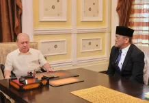 Pengasas KK Mart menghadap Agong