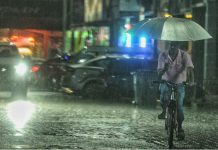 Ribut petir, hujan lebat di Johor