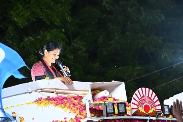 கனிமொழி