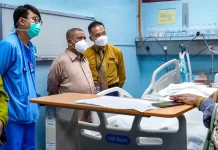 யானை மிதித்து படுகாயமடைந்த ஆடவரை சந்தித்து ஆறுதல் கூறிய மந்திரி பெசார்