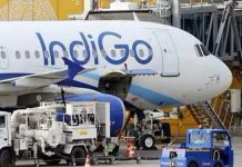 விமானத்தில் நின்றவாறே பயணம் செய்ததால் அதிர்ந்த விமானி!