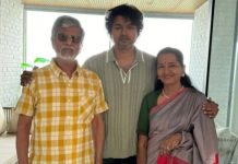 அரசியல் வருகைக்கு பிறகு! முதல் முறையாக பெற்றோரை சந்தித்த நடிகர் விஜய்! புன்னகை பூத்த ஷோபா அம்மா!