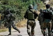 காஷ்மீரில் பதற்றம்.. காவல் நிலையத்தில் நுழைந்து போலீசை தாக்கிய ராணுவம்