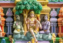 குருவை எப்படி நின்று வழிபட வேண்டும்?